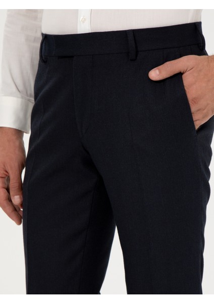 Erkek Lacivert Slim Fit Kumaş Pantolon 50258513-VR033