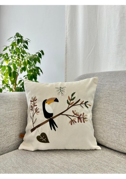 Tukan Kuşu Desenli Nakışlı Dekoratif Kırlent Kılıfı 43X43 cm Bej