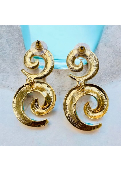 Renkli Mineli Taşlı Altın Renk Çivi Kilitli Sallantılı Tasarım Küpe modelleri