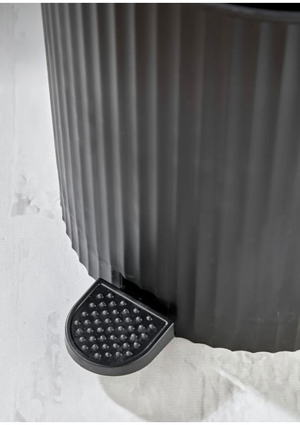 Yuvarlak Pedallı Çöp Kovası, Çizgili Kapak, Banyo ve Mutfak Için Siyah fiyatları