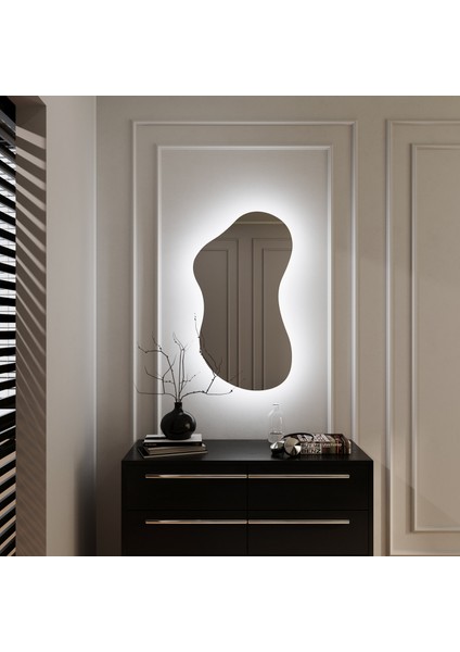Serbest Form LED Banyo Aynası – Asimetrik Sıcak Işıklı Ayna (AYP193-L)