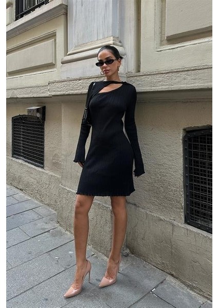 Lilian Cut Out Mini Elbise 2819 fırsatları
