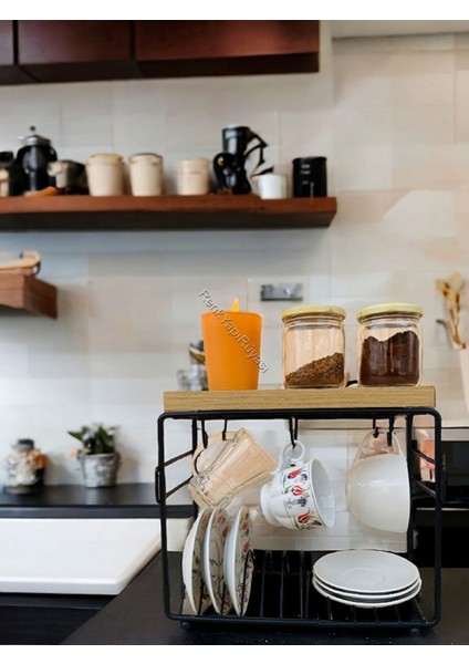 Siyah Kahve Köşesi Için Özel Fincanlık, Kupalık ve Tabak Bölmeli Düzen