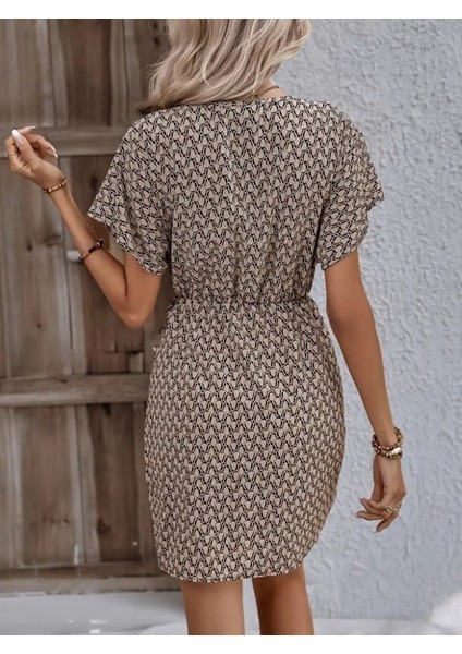 Kadın Kısa Yarasa Kollu Önden Kruvaze Yaka Detaylı Önden Bağlamalı Desenli Süprem Elbise fırsatları