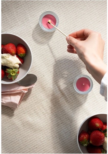 Blodbok Tealight Mum, Parlak Pembe, 3.5 Saat Çilek Kokulu 30'lu modelleri