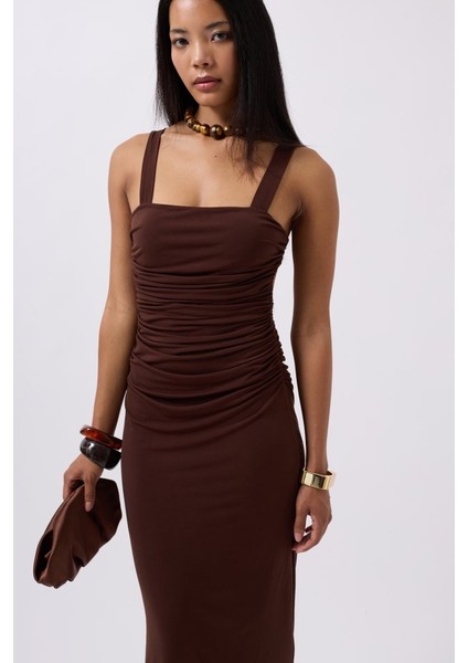 Yırtmaç Detay Sırt Dekolte Elbise