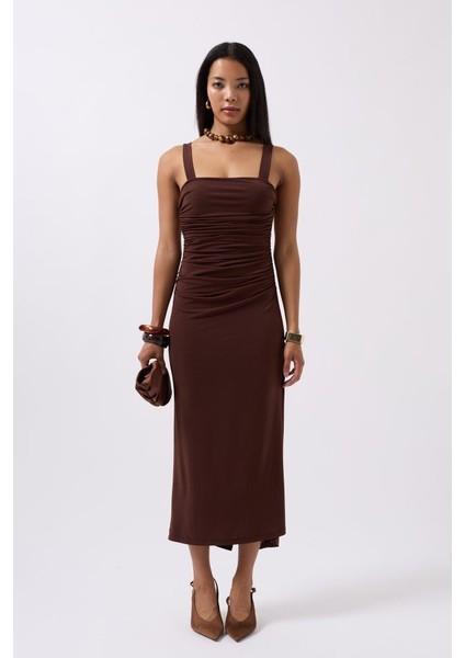 Yırtmaç Detay Sırt Dekolte Elbise modelleri