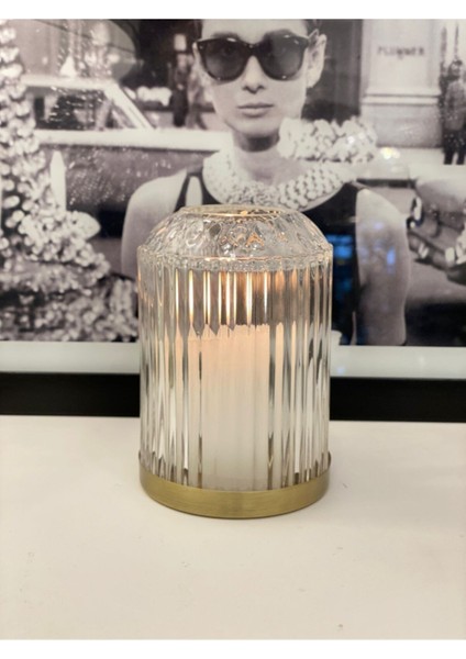 Beyaz Kristal Şamdan Pirinç Tabanlı, Şık ve Zarif Aydınlatma Parçası