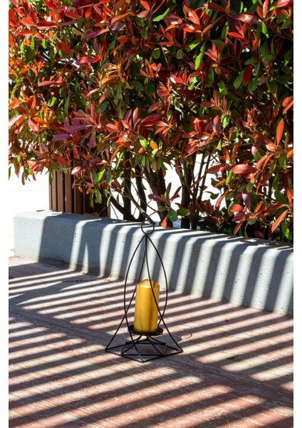 Şık Piramit Ferforje Mumluk, Metal Fener, Rustik Siyah Şamdan, Dekoratif Aydınlatma fırsatları