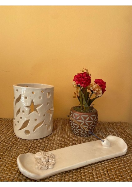 Beyaz Yıldız Desenli Seramik Mumluk, Şık ve Sıcak Atmosfer Için Mükemmel Seçim