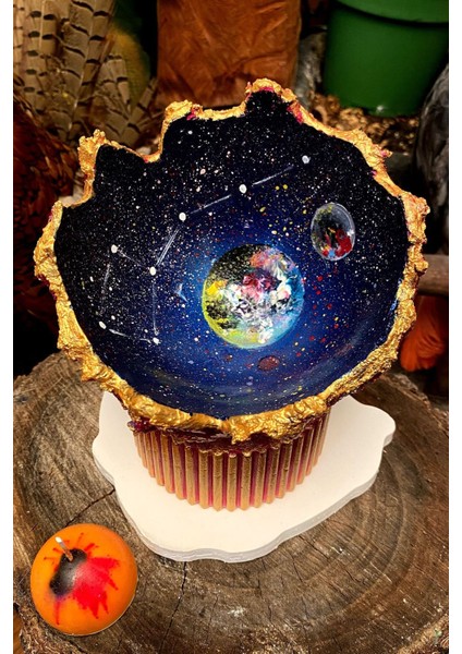 El Işçiliği Uzay Temalı Dekoratif Şamdan, 12 Cm, Füya, Mavi ve Altın Renkli