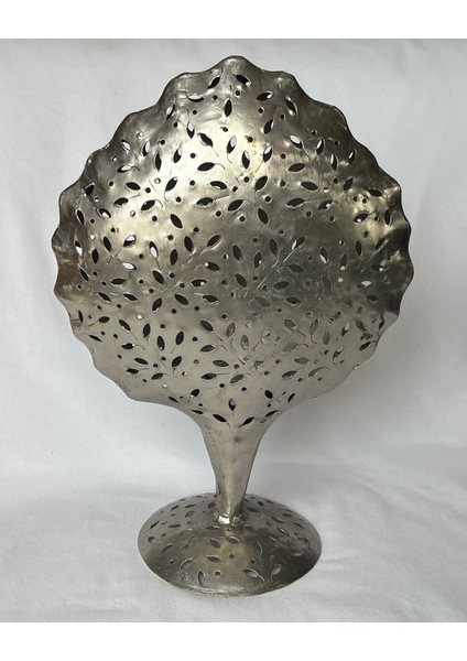 Şık Metal Tekli Mumluk, Modern Tasarım ile Dekorasyonunuza Zarafet Katın