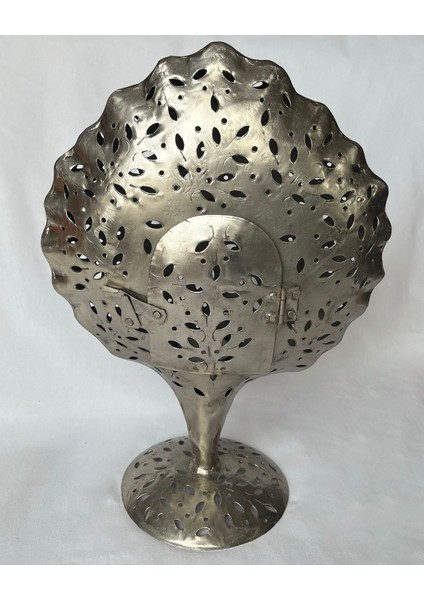 Şık Metal Tekli Mumluk, Modern Tasarım ile Dekorasyonunuza Zarafet Katın modelleri