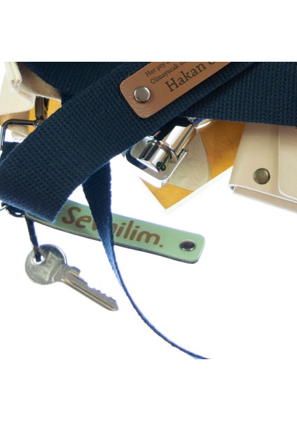 Araç Tutkunlarına Özel Hediye – Plaka ve Isimli Deri Anahtarlık Takımı, Beyaz-Pembe-Laci