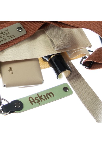 Vatan Temalı Aşk Hediyesi Çocuk ve Ayyıldız, Isim Yazılı Deri Anahtarlık X2' Li Set, Sarı-Kahve modelleri