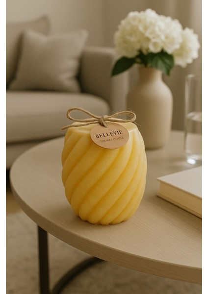 Şık Sarı Dekoratif Mum, Ortamınıza Sıcaklık Katacak Parlaklık Sağlayan Tasarım