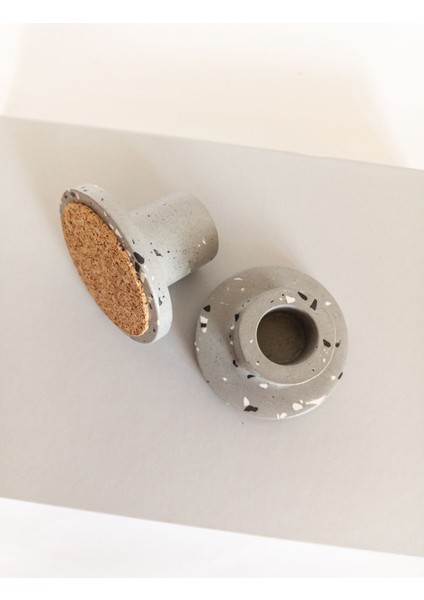 Modern Gri Beton Şamdan Seti, Şık ve Dayanıklı Dekoratif Aksesuarlar. fırsatları