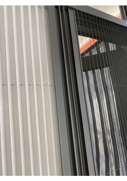 Akordeonplise Sineklik ve Güneşlik Perderengi Gri ve Krem