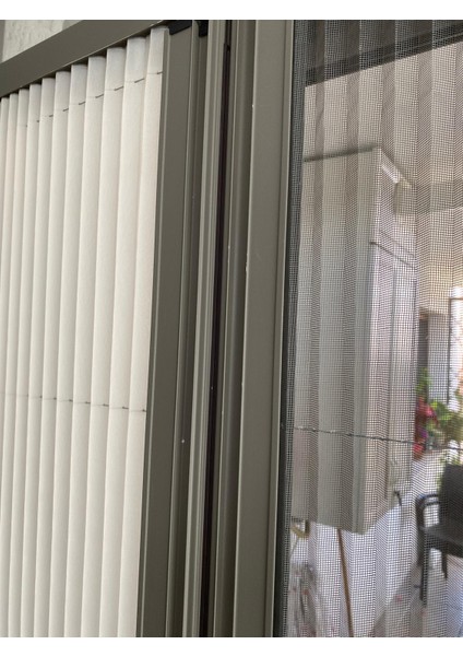 Akordeonplise Sineklik ve Güneşlik Perderengi Gri ve Krem modelleri