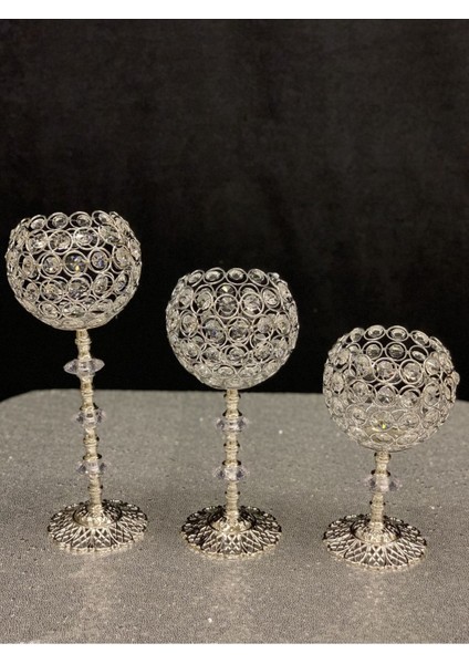 Parlak Kristal Taşlı Ayaklı Gümüş Şamdan Seti, Şıklık ve Zarafet Sunar.