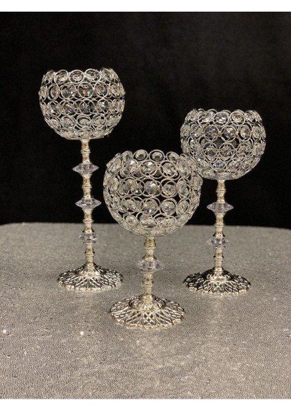 Parlak Kristal Taşlı Ayaklı Gümüş Şamdan Seti, Şıklık ve Zarafet Sunar. fırsatları