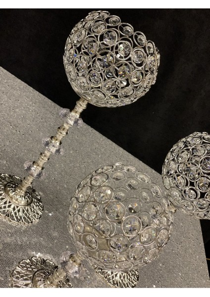 Parlak Kristal Taşlı Ayaklı Gümüş Şamdan Seti, Şıklık ve Zarafet Sunar.