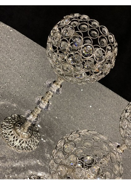 Parlak Kristal Taşlı Ayaklı Gümüş Şamdan Seti, Şıklık ve Zarafet Sunar.