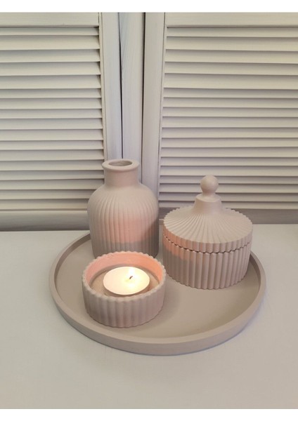 Şık 4’lü Taş Tozu Dekor Seti: Tepsi, Vazo ve Mumluk ile Sıcak Atmosfer fiyatları