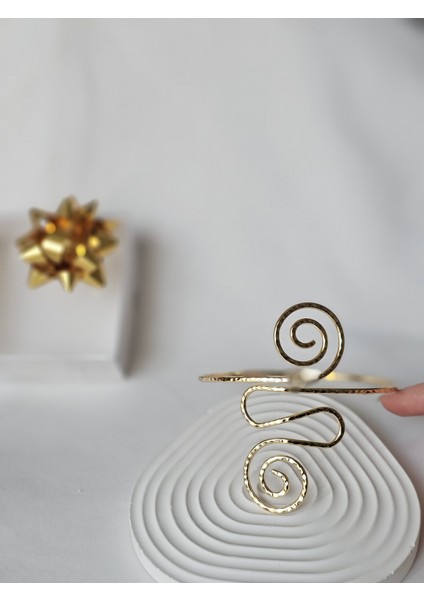 Pazu Bilekliği Gold Gümüş Üst Kol Bileziği Yaprak Spiral Motif Kumsal Denizde Takı Sevgiliye Hediye