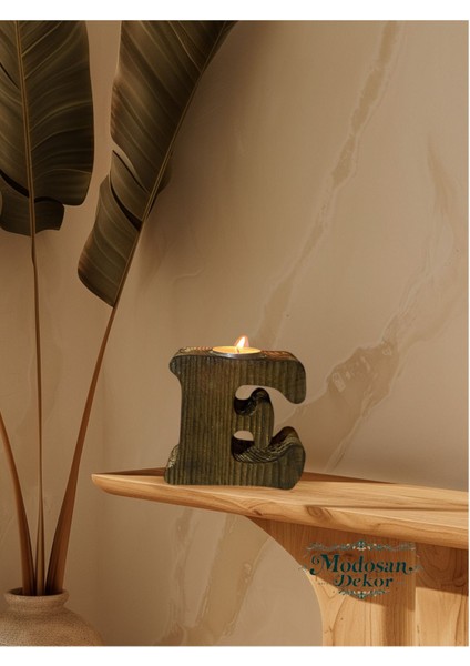 El Işlemeli Ahşap Kişiye Özel Harf Mumluk, Sıcaklık ve Şıklık Sunar