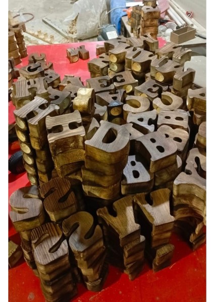 El Işlemeli Ahşap Kişiye Özel Harf Mumluk, Sıcaklık ve Şıklık Sunar fiyatları