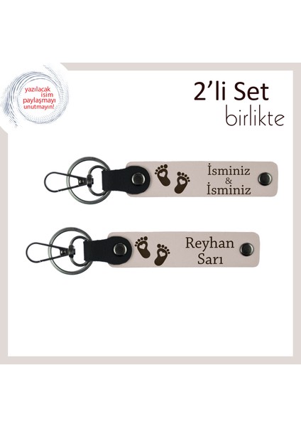 Anne-Baba Olmanın Gururunu Taşıyan Kalpli Ayak Figürlü Kişisel Anahtarlık Takımı, Pudra-Pudra