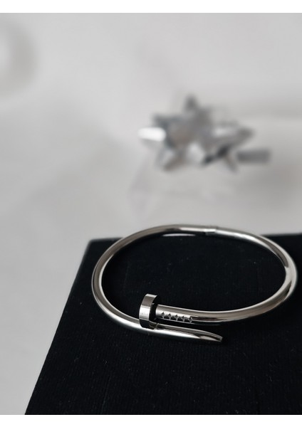 Çivi Kelepçe Gümüş Renk Eşe Sevgiliye Hediye Kutulu Yollanır Kararmaz Çelik fiyatları