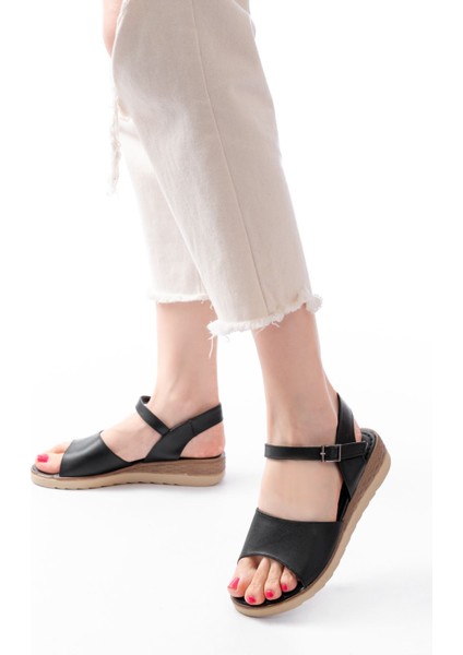 692-500 Siyah Ortopedik Taban Tokalı Kadın Sandalet