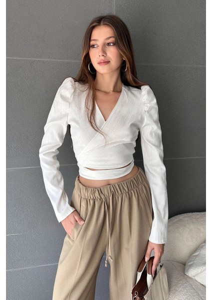 Beyaz Kruvaze Yaka Kuşaklı Crop Bluz