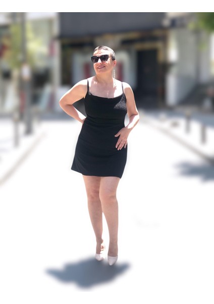 Sim Görünümlü Degaje Yaka Sırt Bağlamalı Mini Abiye