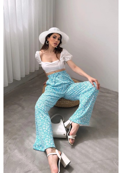 Çiçek Desenli Mavi Bürümcük Pantolon