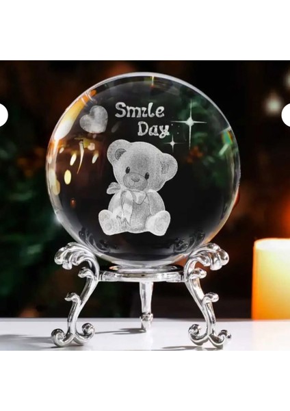 Dekoratif Metal Ayaklı Smile Day Temalı Ayıcık Figürlü Kristal Cam Küre 6cm