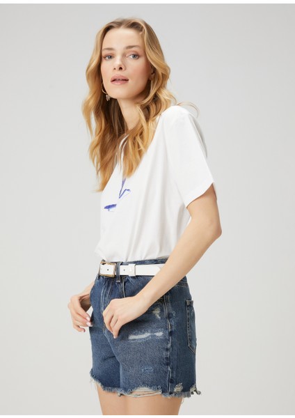 Kırık Beyaz Logo Baskılı T-Shirt
