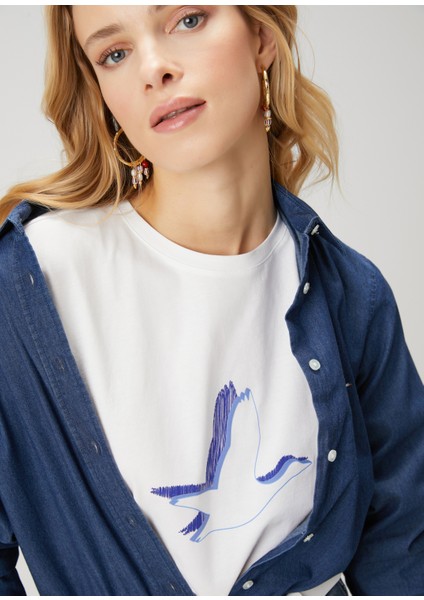 Kırık Beyaz Logo Baskılı T-Shirt fiyatları