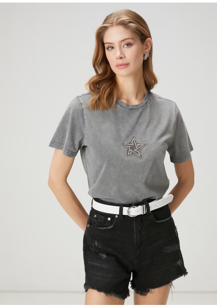 Açık Gri Taşlı Yıldız Işlemeli T-Shirt