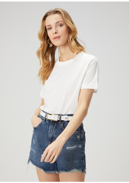 Kırık Beyaz Logo Detaylı Basic T-Shirt fırsatları