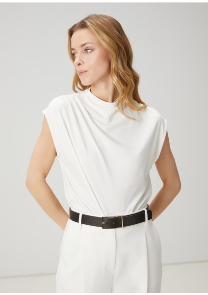 Beyaz Drape Detaylı T-Shirt