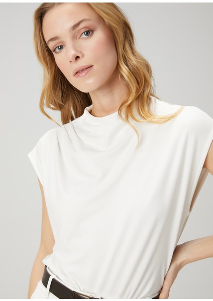 Beyaz Drape Detaylı T-Shirt fiyatları
