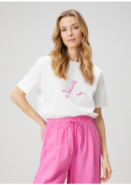 Beyaz Pembe Logo Baskılı T-Shirt