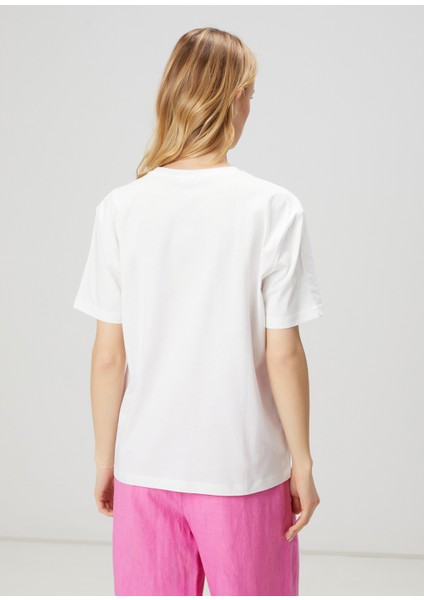 Beyaz Pembe Logo Baskılı T-Shirt indirimleri