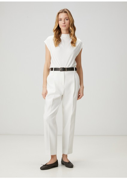 Beyaz Drape Detaylı T-Shirt fırsatları