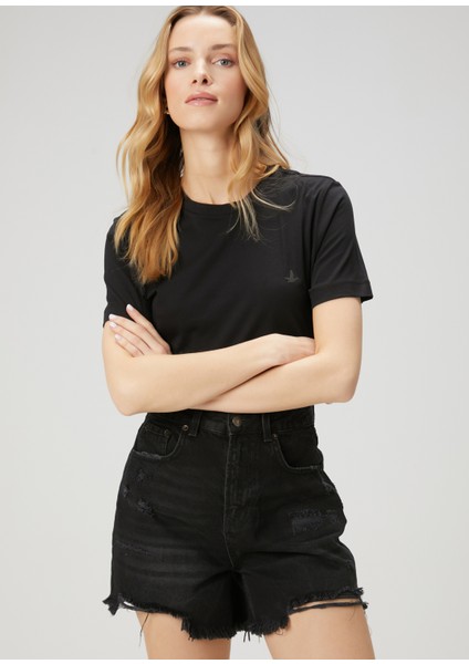 Siyah Logo Detaylı Basic T-Shirt