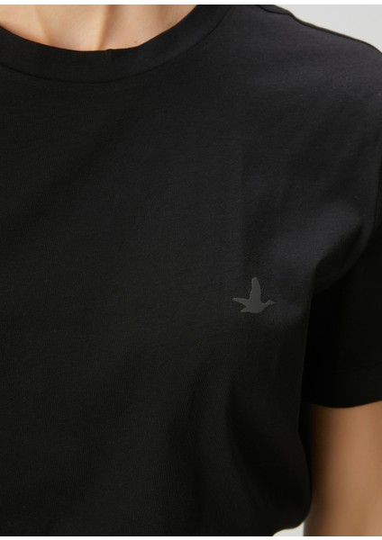 Siyah Logo Detaylı Basic T-Shirt