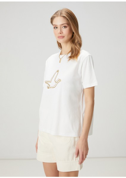 Beyaz Gold Logolu T-Shirt fırsatları